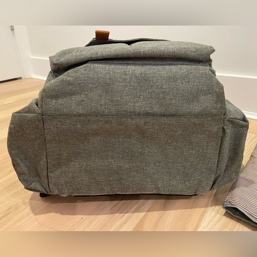Hap Tim (Amazon) Large Diaper Backpack Grey - Picture 9 of 10